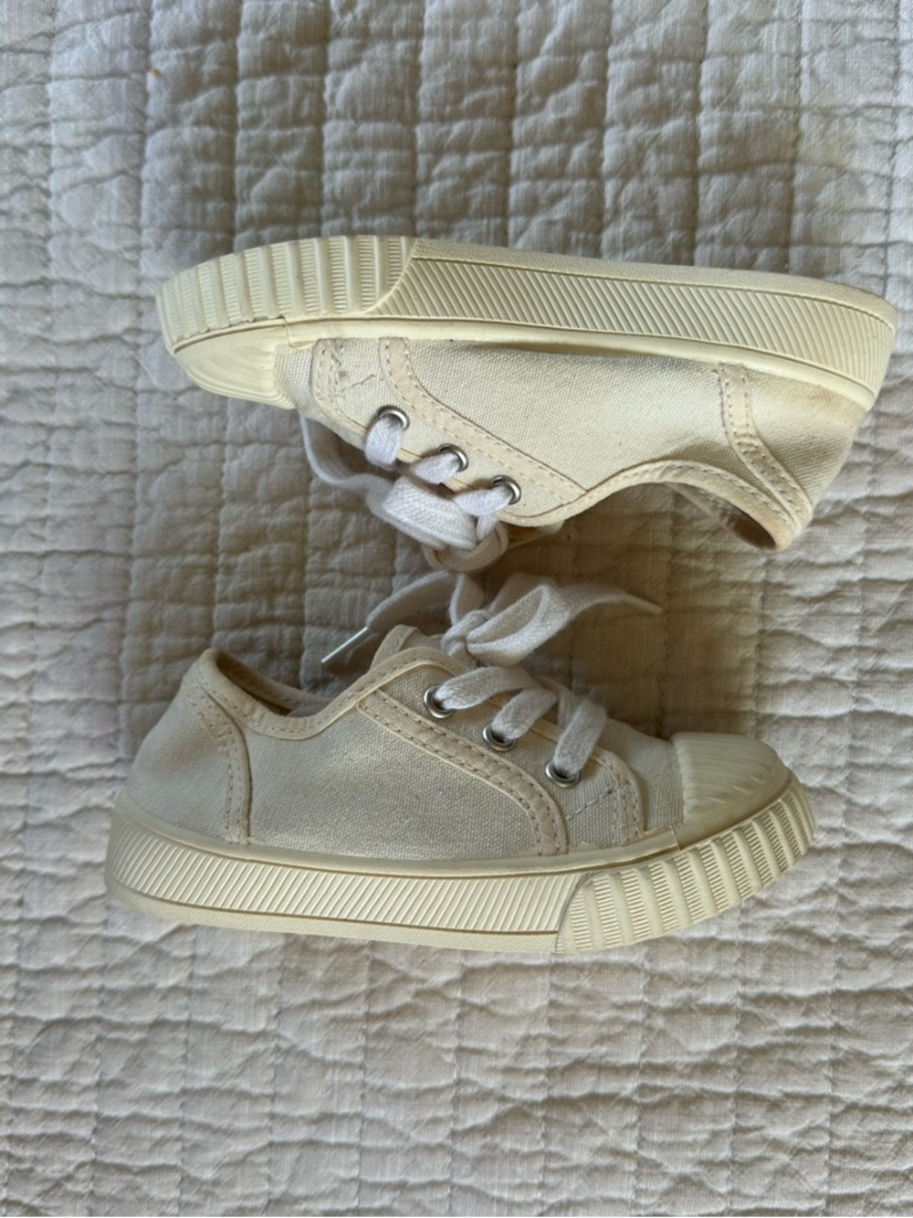 Zara Kids Canvas Sneakers in Cream 505